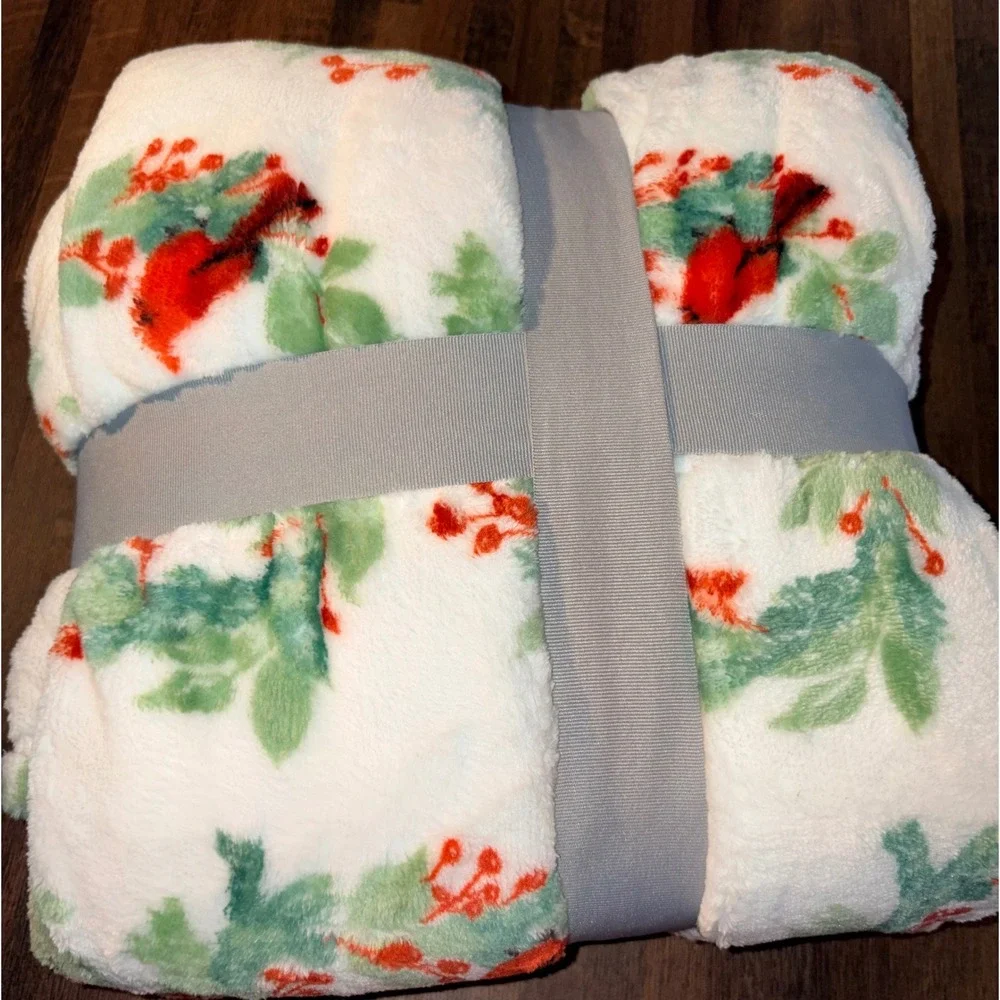 Berkshire Blanket Cardinal Wreath Decorative Throw 60x80 Plush Holiday Christmas